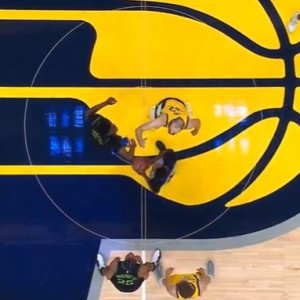 九游彩票官网-🤣笑尿！奎因中场跳球时四次提前起跳 然后最后一次没有跳