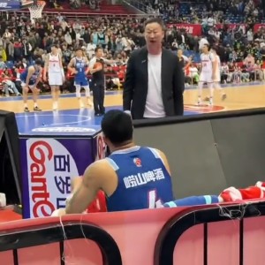 九游百家乐彩票-刘维伟杀疯！场边爆粗怒喷韦瑟斯庞，发布会仍指责，真被气到了！|篮板|比赛|广厦|青岛|数据_新浪体育_新浪新闻